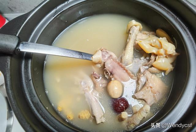花胶炖老母鸡的功效 花胶炖老母鸡的功效与禁忌