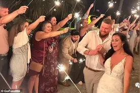 结婚当天被酒驾司机撞翻，新娘去世新郎重伤，浪漫婚礼惨变葬礼图片