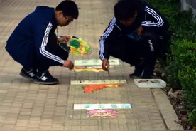 是什么原因导致盲人出行越来越困难？盲人不愿出门的原因是什么？图片