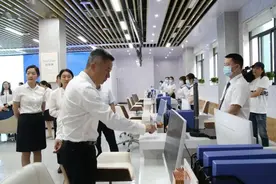 多地事业单位减员严重，停办线下业务，为何私企职工还能坚持？图片