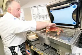 活煮螃蟹太残忍？英国科学家发现：螃蟹能感知疼痛，呼吁别活煮图片