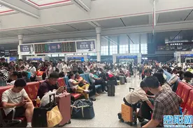 中秋火车票抢手 贵阳三大火车站预售超11万张图片