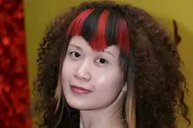 矮大紧晒照，木子李评论，网友：打算回归了？图片