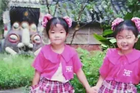 1999年雇主跑路，保姆没拿到工钱，却无私将两弃女培养成了大学生图片