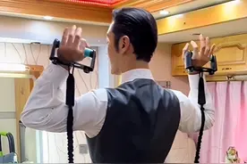 黄晓明拍戏不忘健身，豪华房车满是健身器材，肌肉快要撑爆衣服图片