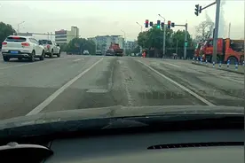 最容易闯红灯的8种情况，一不小心就容易中招，新手司机需要注意图片