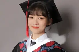 女博士：我说自己30岁，大家讨论我的长相，加上博士，就不讨论了图片