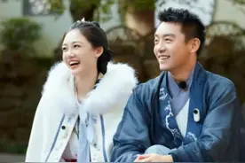 郑恺谈及与岳父母住一起，吐槽小姨子连狗都带到他家，苗苗秒变脸图片