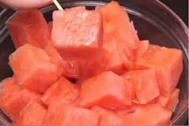 西瓜吃不完千万别放冰箱！教你正确保存西瓜小方法，简单好用！图片