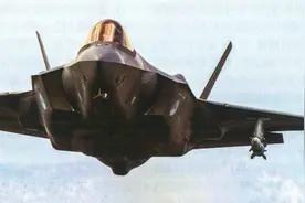 从没见过这么没用的先进战斗机，在中国歼-10C阴影下的F-35战斗机图片