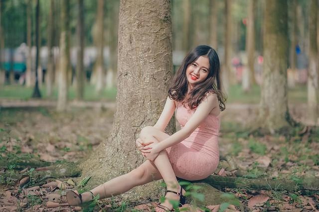 两性交往，学会这3个小技巧，女人倒追你