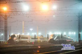 高铁动车的电从哪儿来？图片