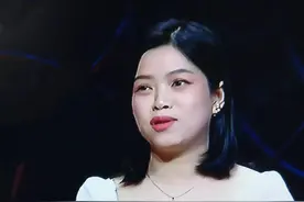 轮椅上的爱情——湖北28岁的男孩小赵，爱上了靠轮椅行走的二婚女图片