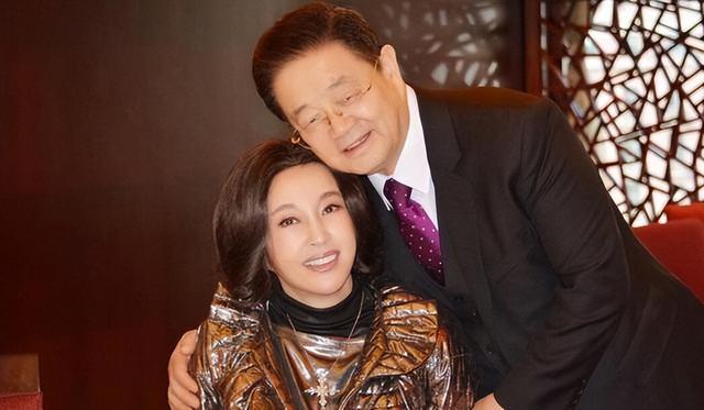 富豪王晓玉:爱慕刘晓庆20余年,70岁风风光光把她娶回家