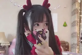 蔡萝莉韩国街头露打底裤！被迫穿裤子暴露身高，网友：顶多1米4图片