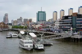 我国最大的边境城市，与两国首都相邻，是中国海岸线北方起点图片