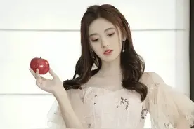 当159cm鞠婧祎遇上155cm郭敬明，网友：谎报身高真尴尬图片