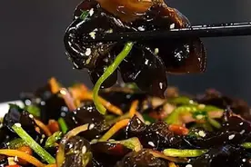木耳忌直接用水泡，等于吃虫卵！大厨教您正确做法，3分钟即可图片