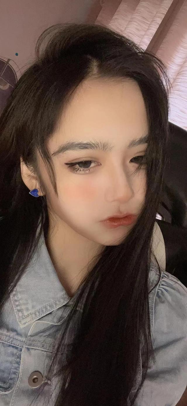 网红安妮落泪回应退网