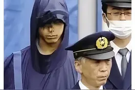 日本最帅逃犯，一张入狱照俘获千万少女粉，逃亡期出书豪赚1000万图片