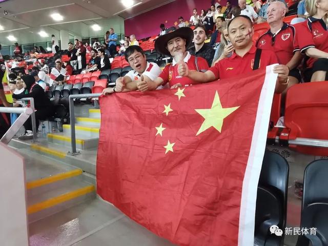 卡塔尔偶遇“中国第一球迷”罗西