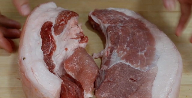 同样是猪肉，颜色深浅区别很大，搞清楚了不再吃亏，很实用