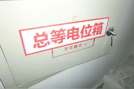 配电箱配电线路标识标牌非常重要图片