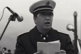 贺龙独子贺鹏飞，买下瓦良格号送回祖国：这是中华民族唯一的机会图片