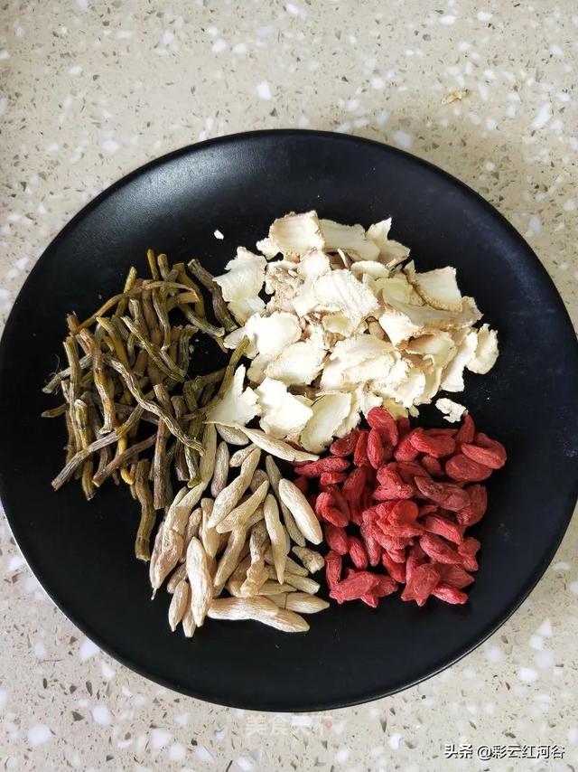 石斛花旗参花胶鸡汤的做法大全 2026年花胶石斛花旗参炖鸡汤做法 石斛花旗参花胶鸡汤的做法大全 2026年花胶石斛花旗参炖鸡汤做法