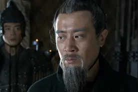 刘备临死前，为何把兵权交给李严，架空孔明？这才是他的高明之处图片
