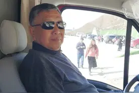 年近七旬的老领导，二婚找了个做保洁的妻子，三月后却以离婚收场图片