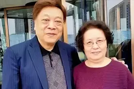 赵忠祥病逝3年了，再看遗孀张美珠的选择，才知道赵忠祥有多聪明图片