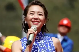 云朵问云飞：有没有喜欢过我，主持人：你给云飞问个大红脸图片