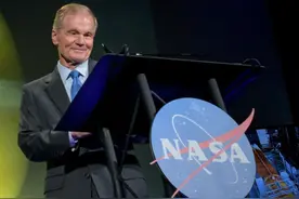 称中国占领月球，空间站研究抓卫星！NASA局长干什么？希望别被骗图片