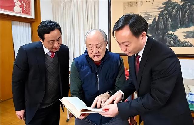 洪学智晚年卧病，大儿子前来探望，他质问：你是怎么当的省长