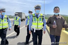 5月1日保畅通 郑州高速交警在路上图片