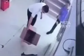 业主称宠物猫被物业当流浪猫装进麻袋丢河淹死 物业:猫无牵绳追赶其他业主 未查到备案 视为流浪猫图片