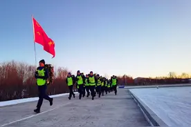挑战极限，突破自我——根河市大队组织负重五公里越野测试图片