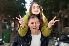 21年，乌克兰美女向河南小伙求婚，小伙坦言：我娶过哥伦比亚妻子图片