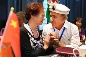 因中国医生挽救母亲生命，巴基斯坦老人用半生寻恩，后来咋样了？图片