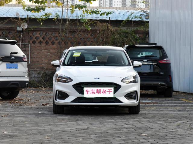 福特福克斯2021款两厢180自动锋潮版