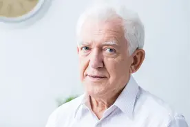 65岁老人的无奈哭诉：我宁可成为一个不孝子，也希望母亲早日离去图片