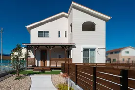 日本的自建房，上下2层，院子比室内面积还大，这样住着舒服吗？图片