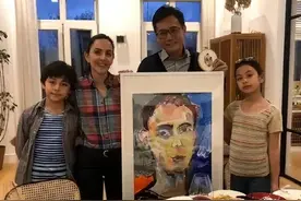 刘烨难得晒全家福，儿子帅气女儿漂亮，但法国老婆是真老了图片