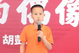 孩子敢上台，但是不会演讲，应该怎么办？吴守立演说成都冬令营图片