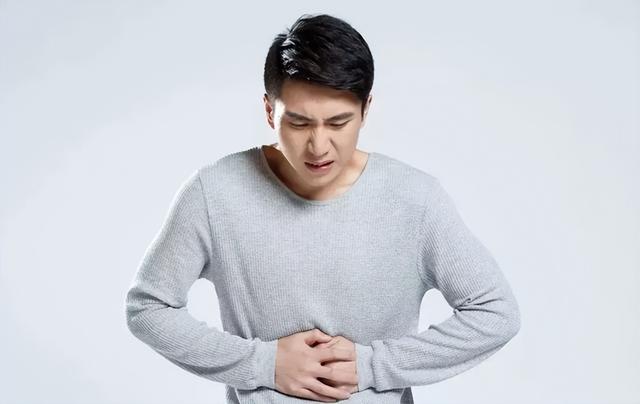 25岁小伙右下腹痛一年 再查竟患上很少见的一种癌(男生肚脐眼下面疼