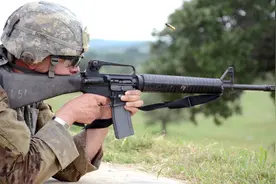 准星照门和枪口并不在一个高度上，子弹是如何命中目标的图片