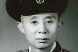 详述1955年9月广西省军区各军分区司令员与政委的授衔图片