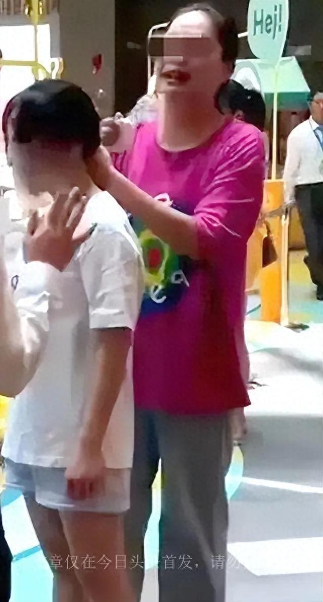 女幼师与学生家长的辣眼聊天曝光一周四次，亲密对话引发舆论风暴