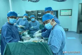 信阳市人民医院胸外科在信阳市率先开展经剑突下胸腔镜纵膈肿瘤切除术图片